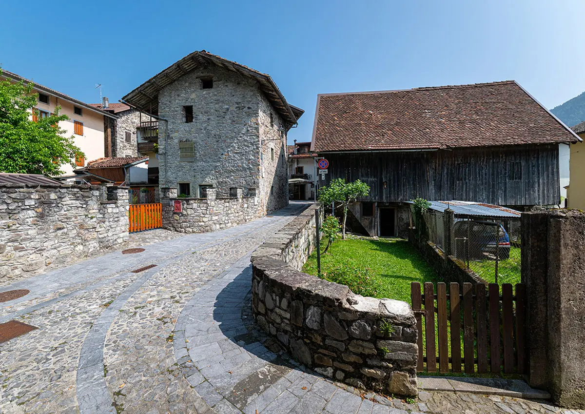 Carnia, un angolo di montagna fuori dall’overtourism tra baite nascoste e formaggi antichi Carnia, un angolo di montagna fuori dall’overtourism tra baite nascoste e formaggi antichi