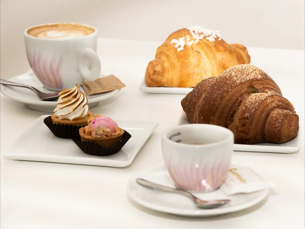 il mitico bar pasticceria di erba che punta tutto sui dolci non zuccherati che sono fantastici