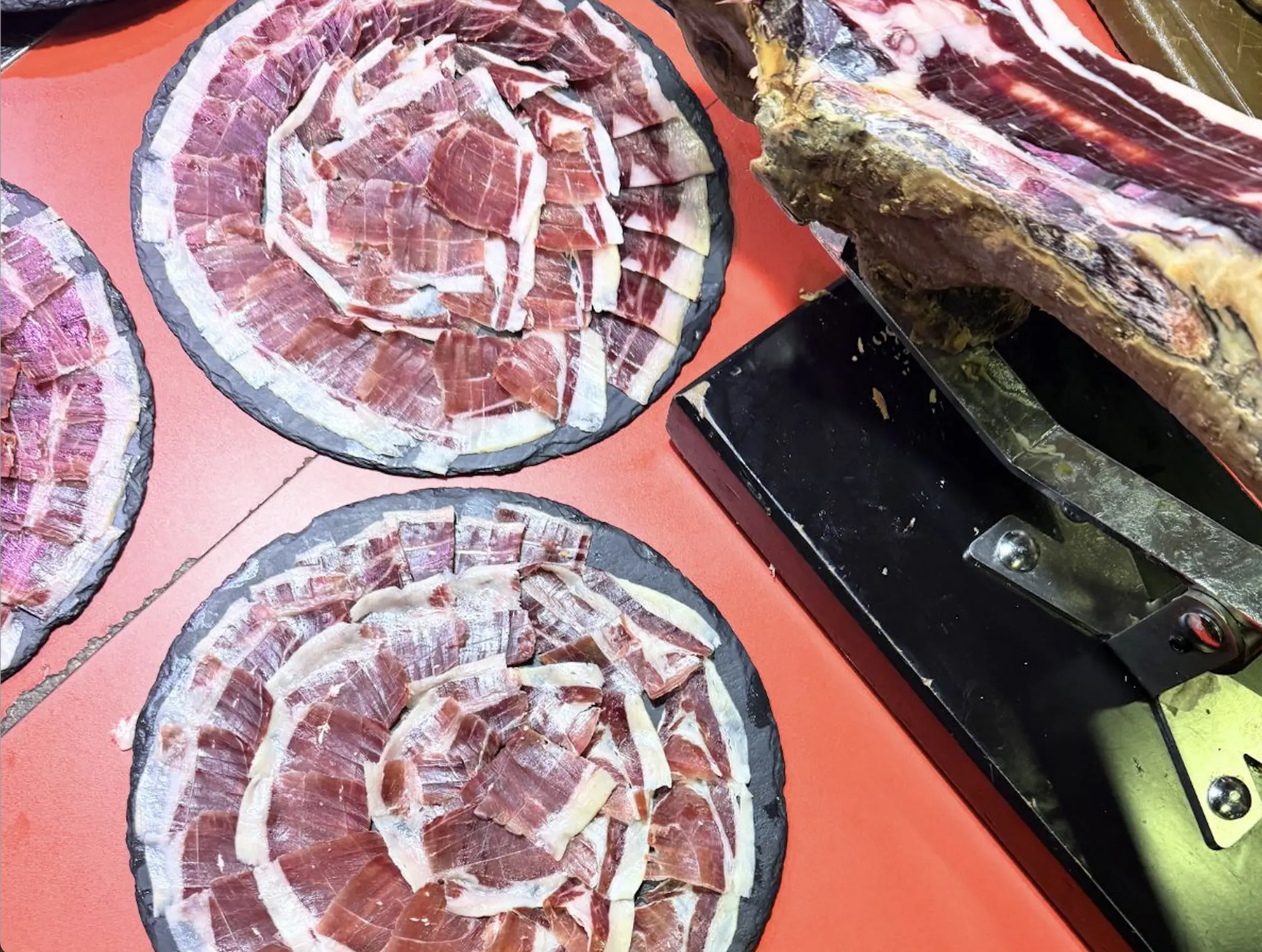 l8217esperienza pi249 catalana che puoi fare in una salumeria con cucina nascosta nel cuore di barcellona