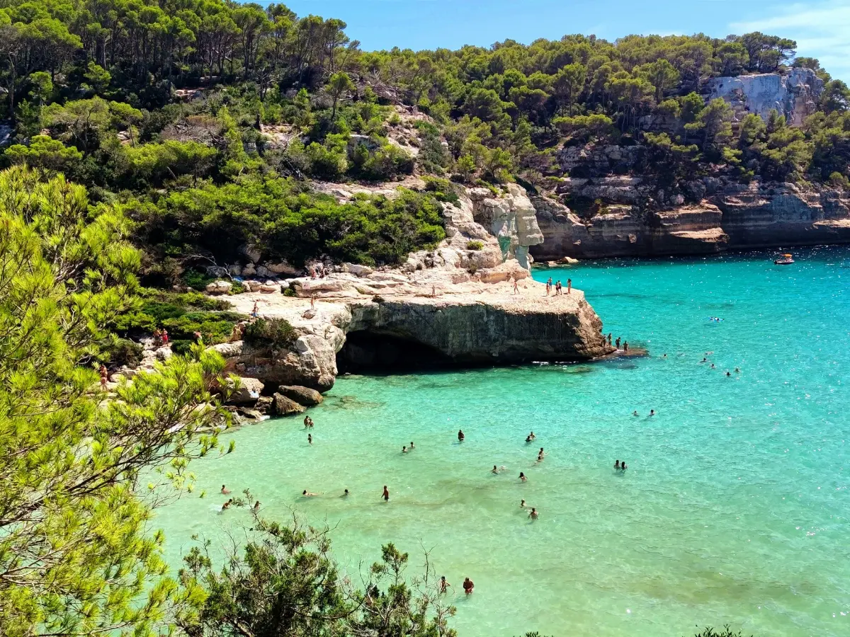 Tra le isole Baleari c’è un paradiso accessibile in cui vale la pena scappare