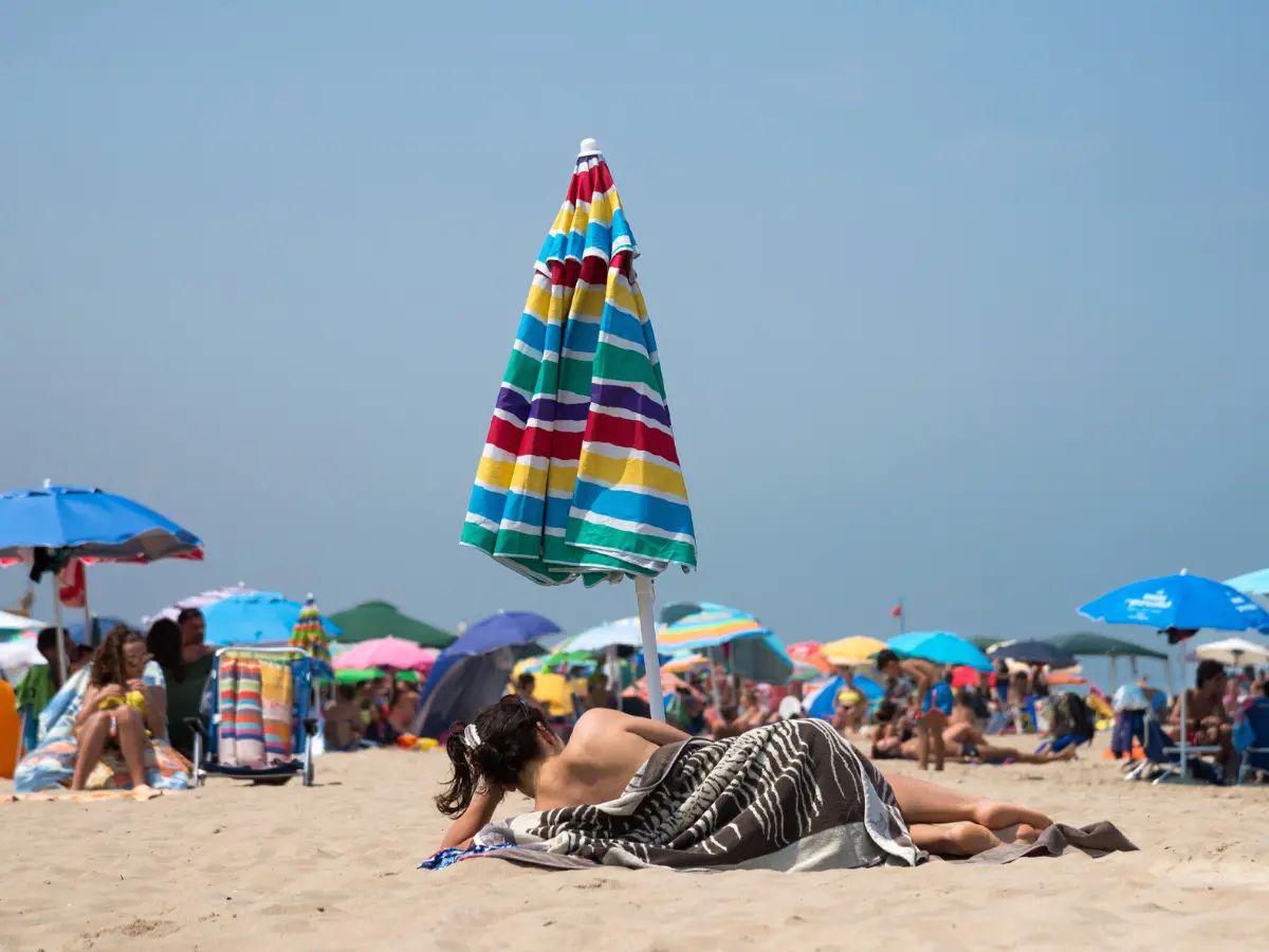 Sulle spiagge libere di Castelporziano riaprono i chioschi