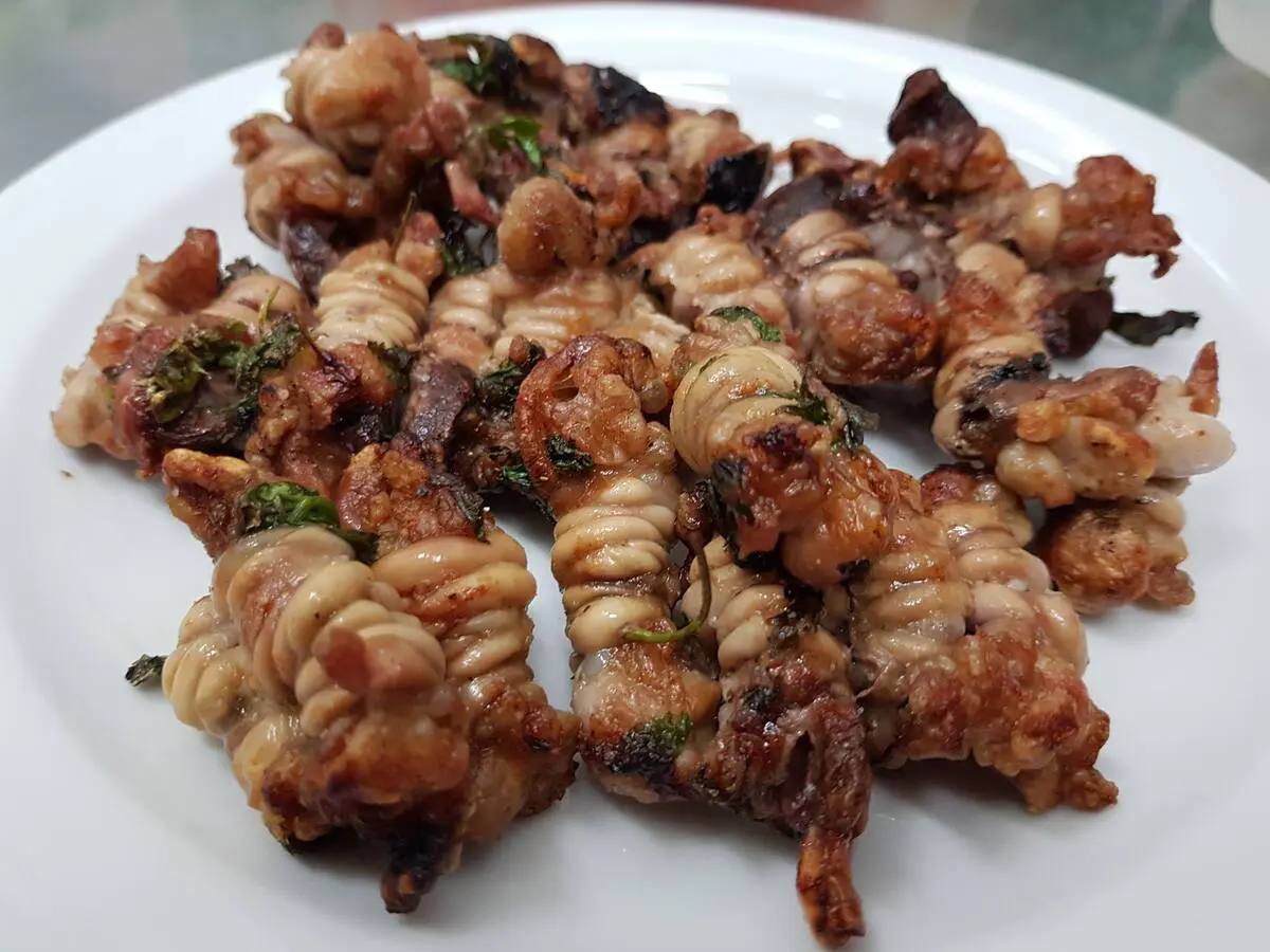 Cosa sono i turcinieddhri, involtini pugliesi cugini dei cazzomarri Cosa sono i turcinieddhri, involtini pugliesi cugini dei cazzomarri