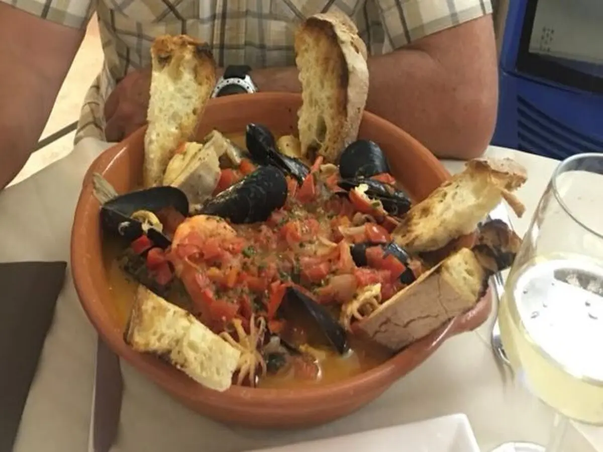 Che cos’è e dove si mangia la zuppa alla rodiana, il “mare contadino” del Gargano Che cos’è e dove si mangia la zuppa alla rodiana, il “mare contadino” del Gargano