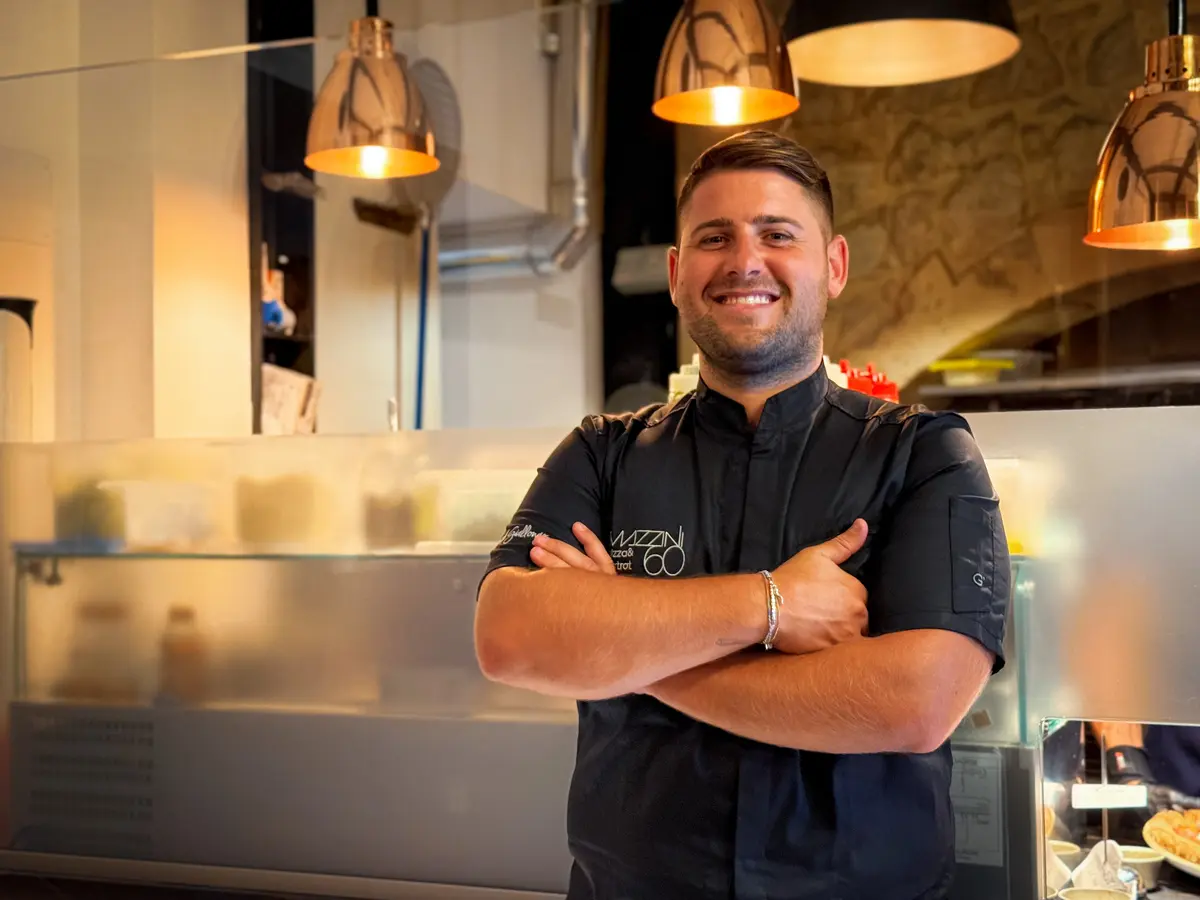Molla tutto per dedicarsi alla pizza: chi è il nuovo pizzaiolo emergente della guida Pizzerie d’Italia Molla tutto per dedicarsi alla pizza: chi è il nuovo pizzaiolo emergente della guida Pizzerie d’Italia