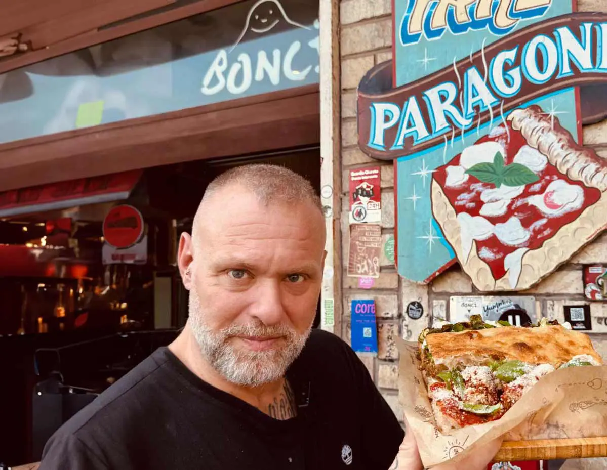 A Roma Bonci riapre Pizzarium, il tempio della pizza in teglia A Roma Bonci riapre Pizzarium, il tempio della pizza in teglia