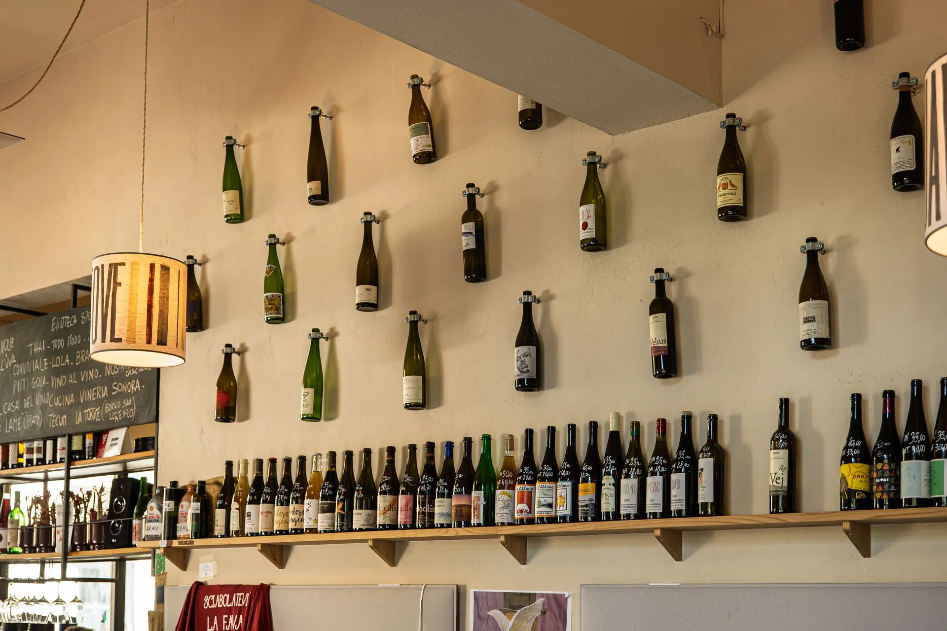 L’osteria di quartiere che sta riportando la socialità nel cuore di Firenze facendo incontrare gli sconosciuti