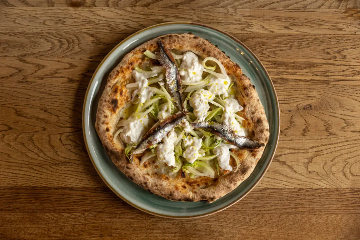 il pizzaiolo antidivo che alle porte di milano conquista con i suoi impasti