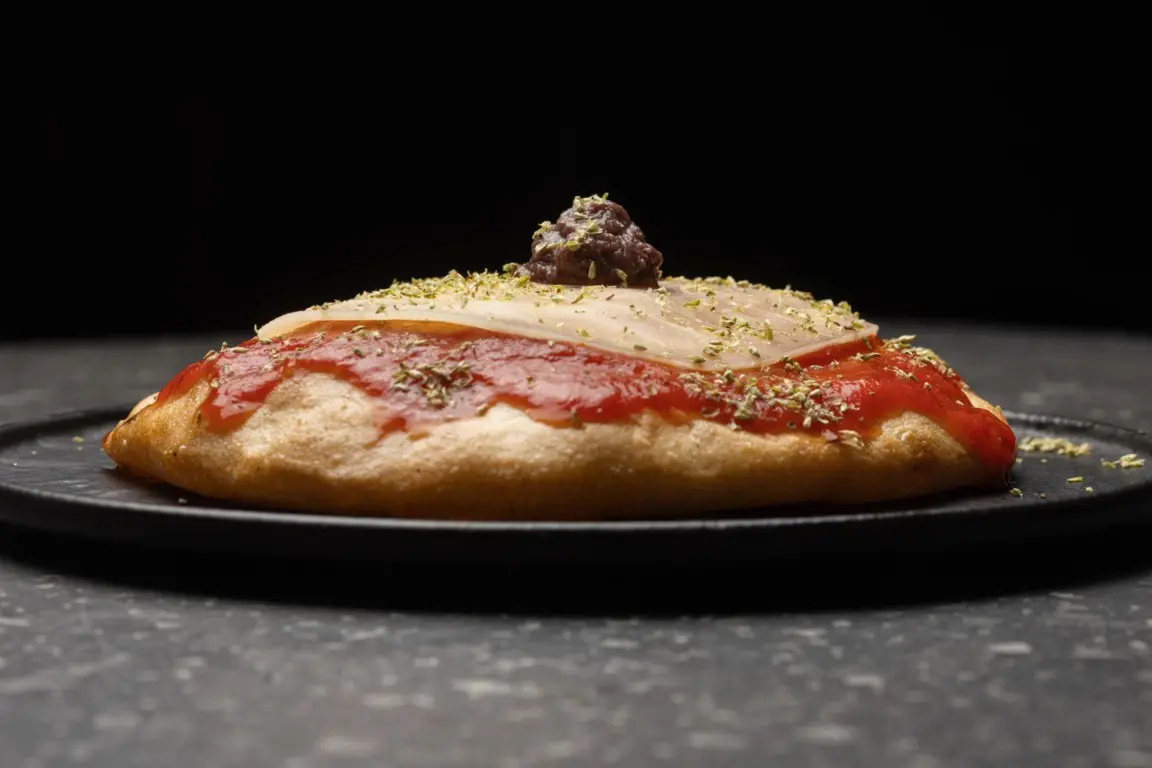 ecco come la pizzetta catanese diventa gourmet senza perdere la sua anima popolare
