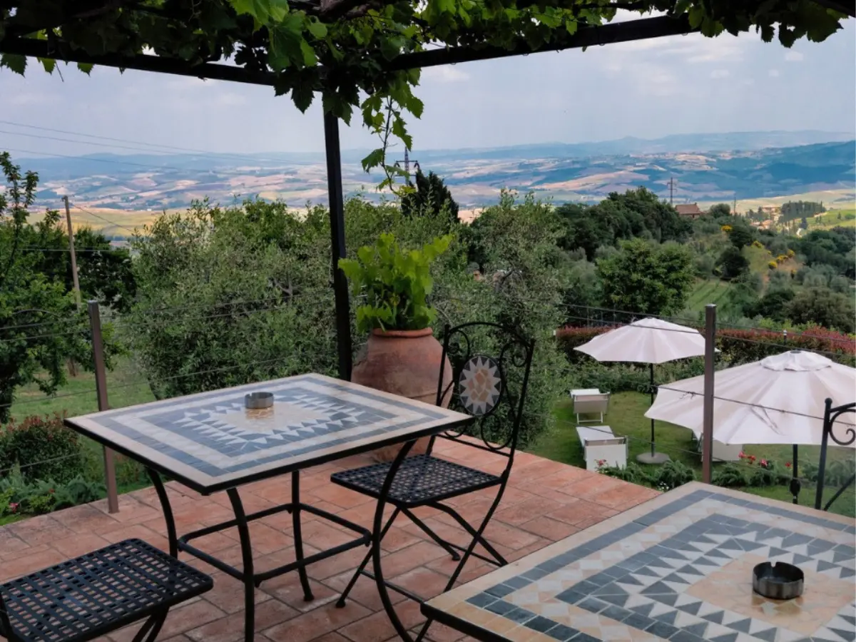 montalcino oltre il brunello un agriturismo con trattoria dove la campagna diventa cucina
