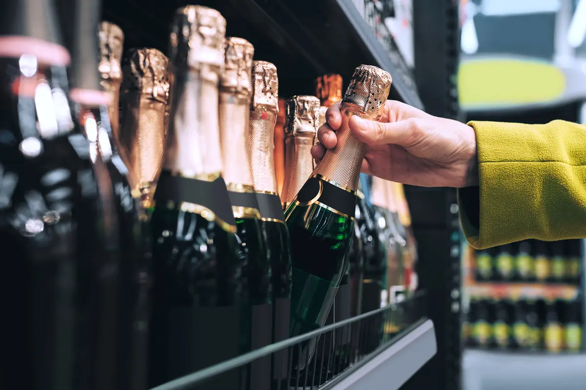 Champagne in offerta: nel Regno Unito sono già iniziati gli sconti di Natale