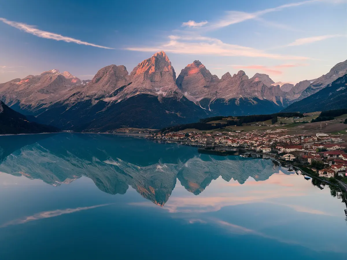 Cosa fare e dove mangiare a Sauris, gioiello delle Dolomiti fuori dal turismo di massa Cosa fare e dove mangiare a Sauris, gioiello delle Dolomiti fuori dal turismo di massa