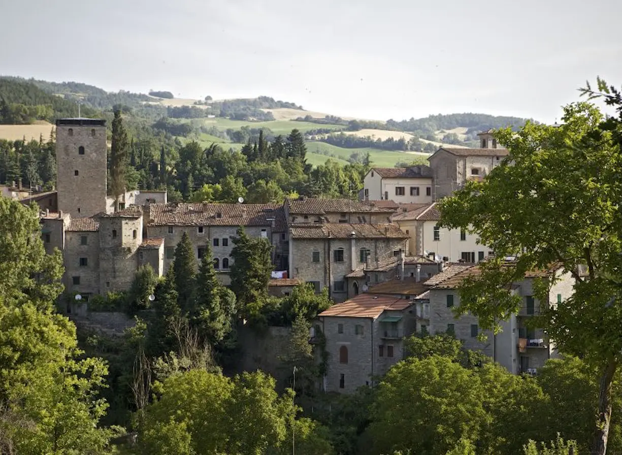 In un borgo di 300 anime in Romagna c’è un ristorante che non ti aspetti In un borgo di 300 anime in Romagna c’è un ristorante che non ti aspetti