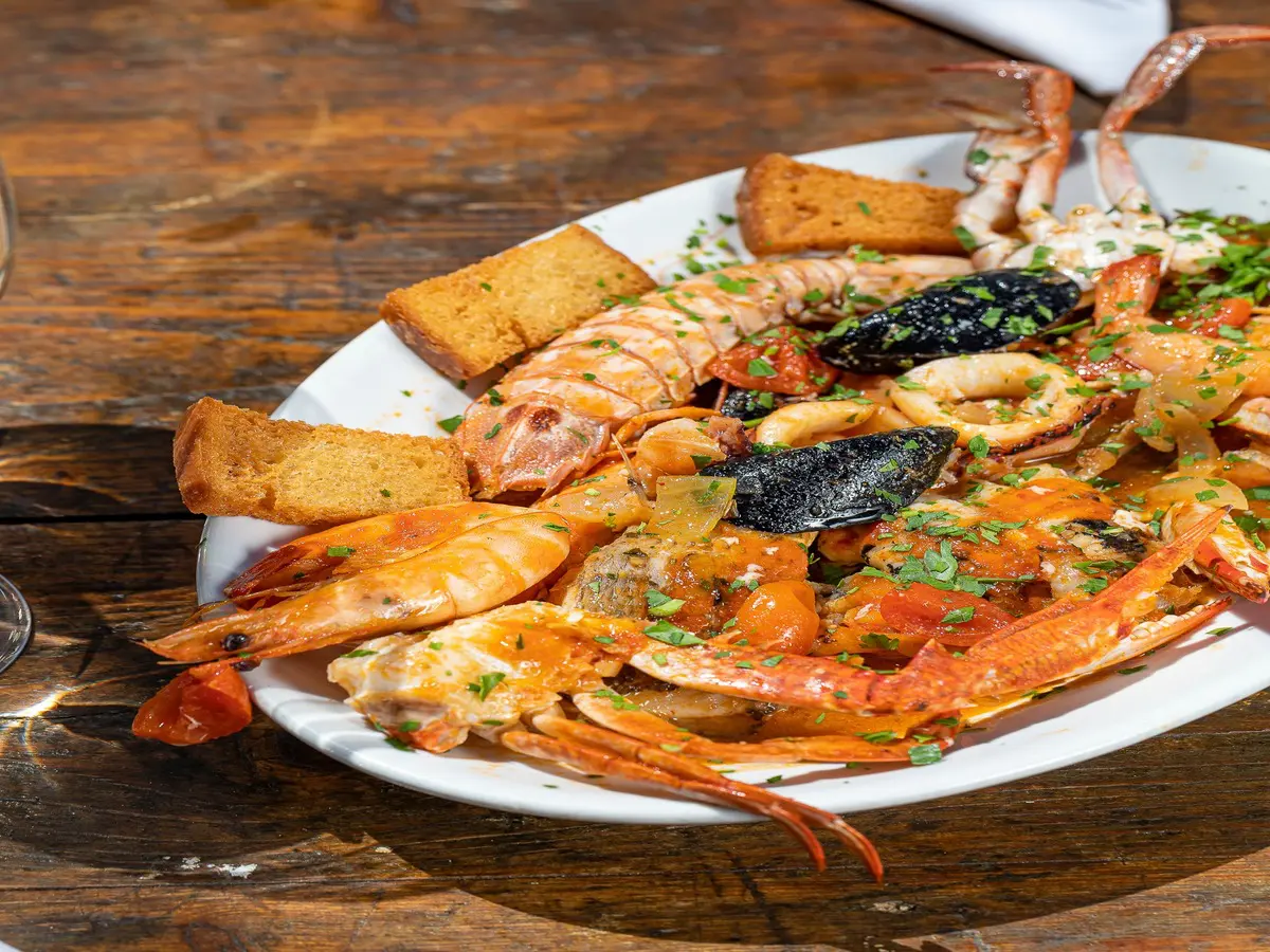 dove mangiare la quatara di porto cesareo la zuppa di mare simbolo della costa leccese