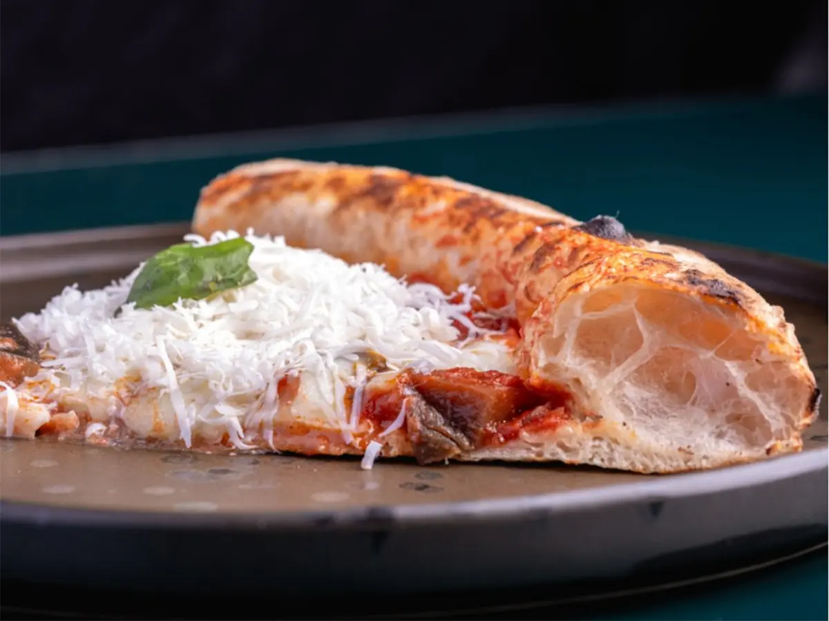 Il giovane pizzaiolo che firma la rivoluzione gentile degli impasti a Battipaglia