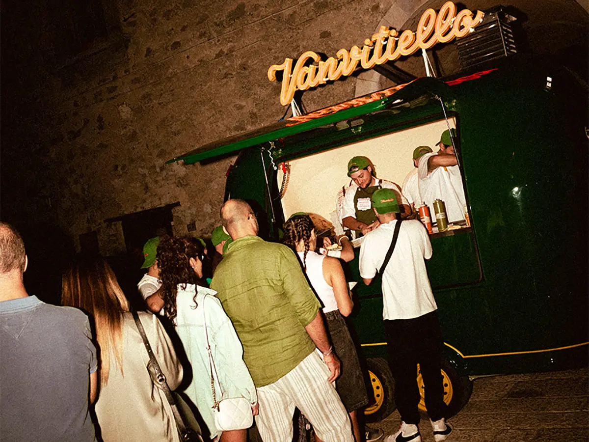 Uno dei più talentuosi pizzaioli casertani inaugura un nuovo (e bellissimo) food truck Uno dei più talentuosi pizzaioli casertani inaugura un nuovo (e bellissimo) food truck