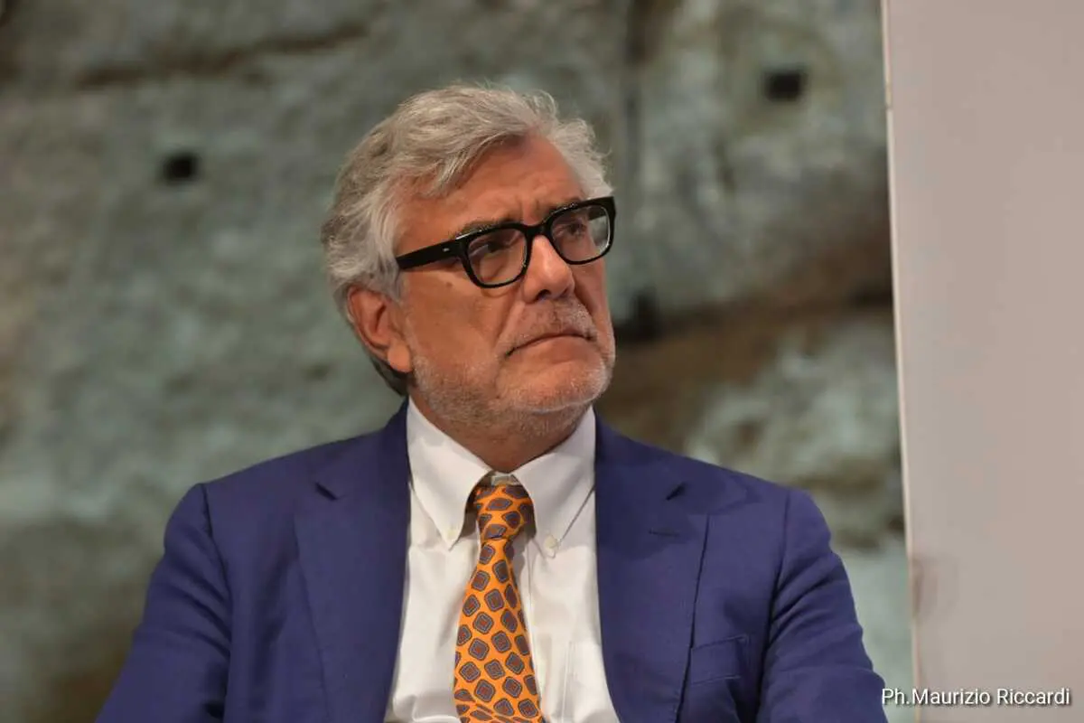 “Il clima da caserma dell’alta ristorazione mi turba: è la metafora della società”. Intervista allo scrittore Giancarlo De Cataldo