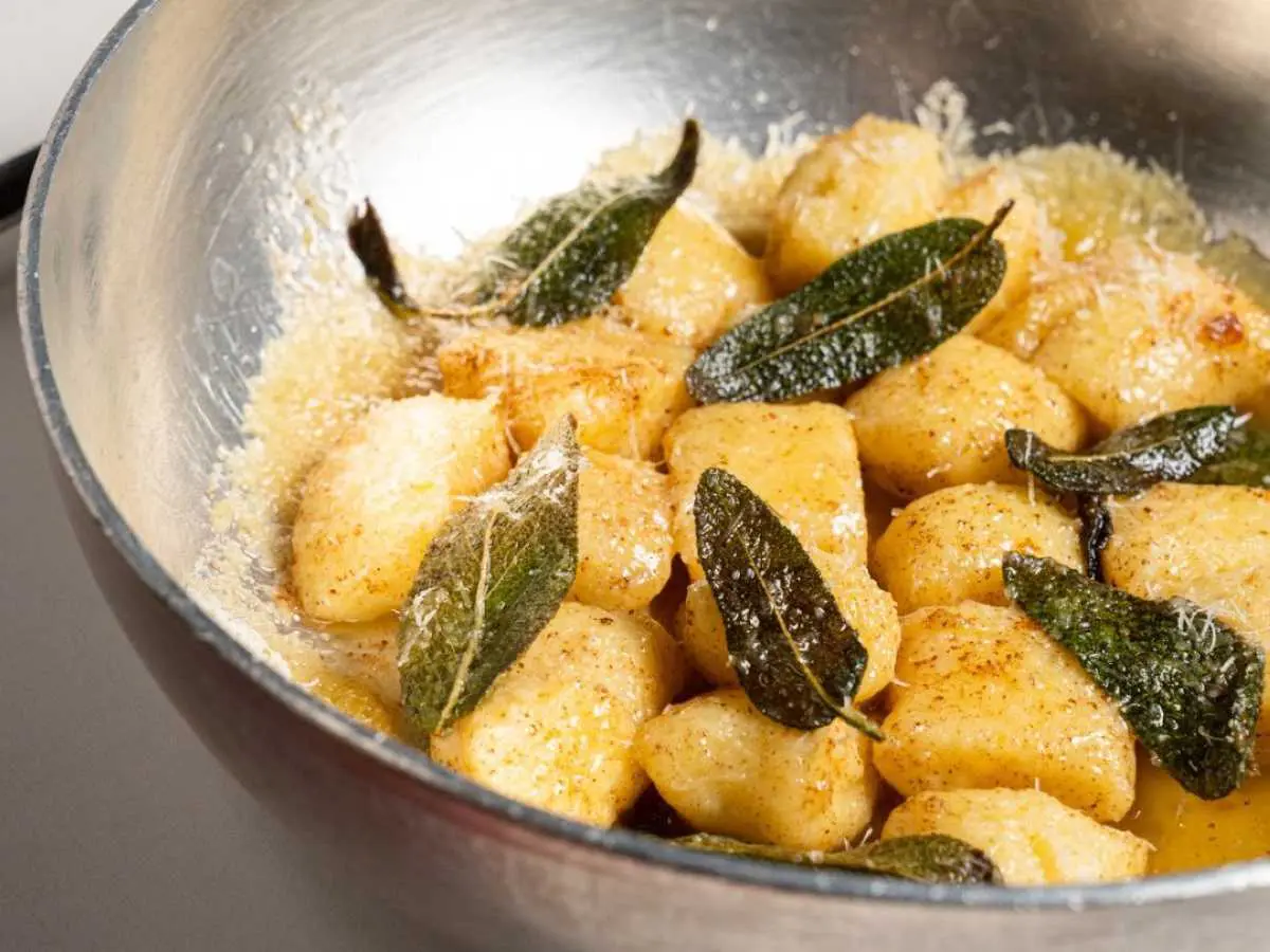 Gnocchi burro e salvia di Osteria LEali a Salò
