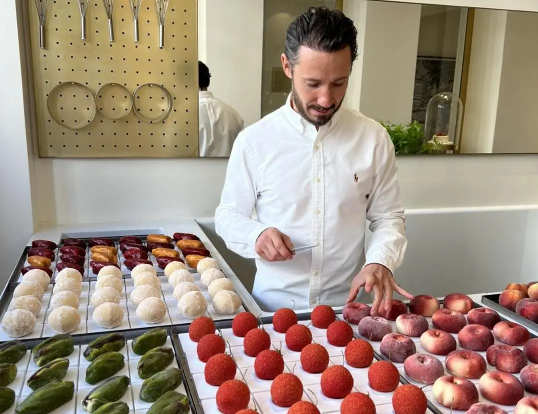 Perché tutti impazziscono per Cédric Grolet, il famosissimo pasticciere francese che sta aprendo un locale in Italia