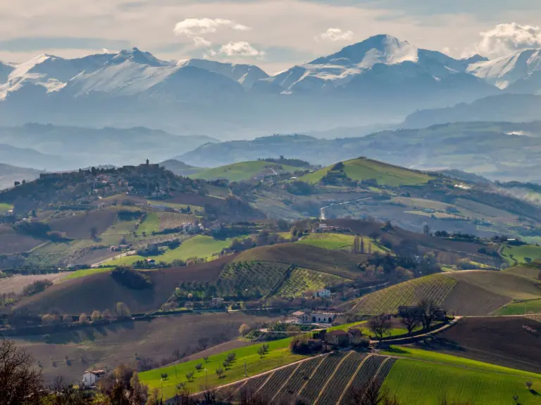Vista da Montefiore dell'Aso - Archivio fotografico della Regione Marche - Foto di Andrea Tessadori