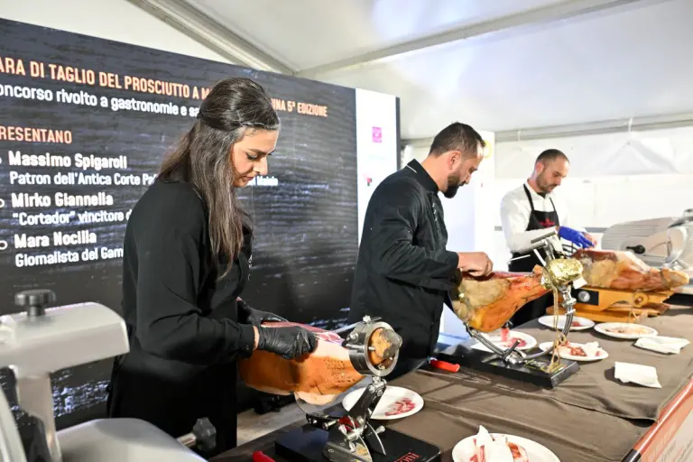 Salumi da Re 2024 - Taglio del prosciutto al coltello