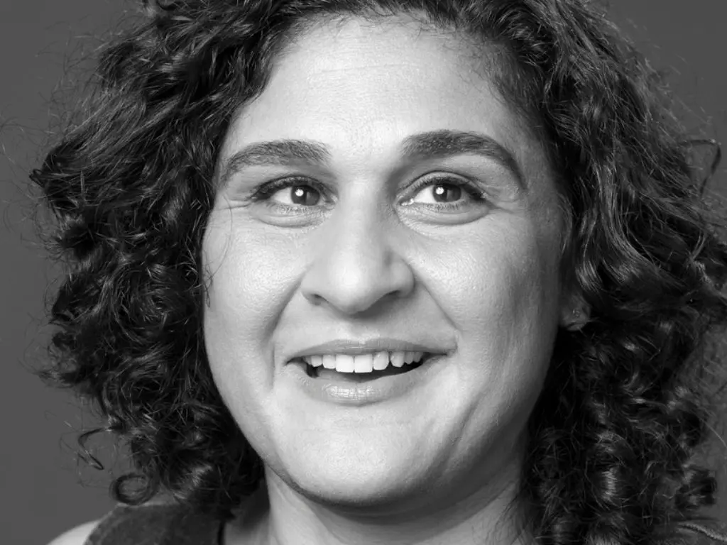 Chi è Samin Nosrat, cuoca, scrittrice e personaggio TV