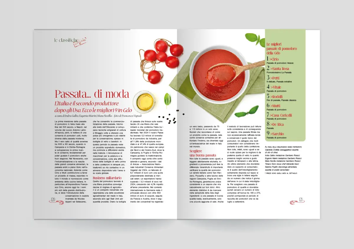 Teglie di biscotti appena sfornati