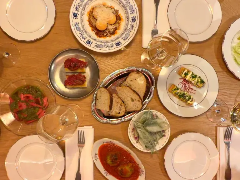 tavola imbandita di Osteria Leali a Salò