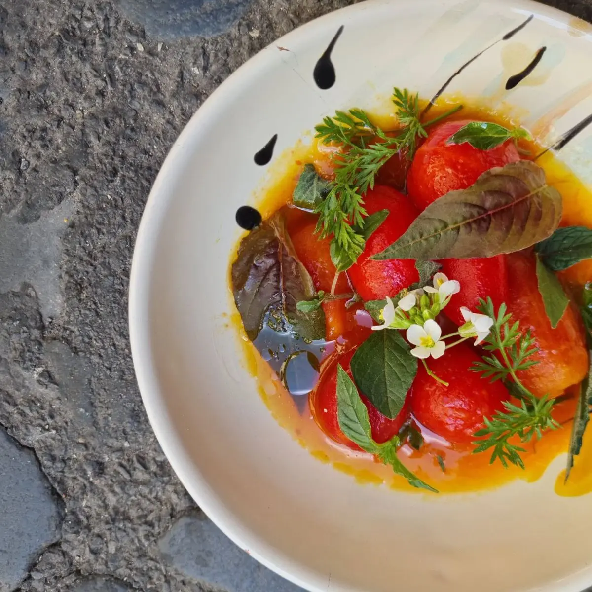 Piatto di Tulipane con pomodori