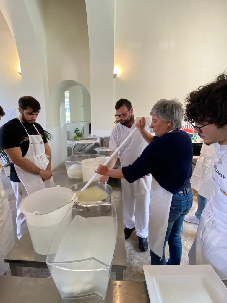scuola lattiero-casearia