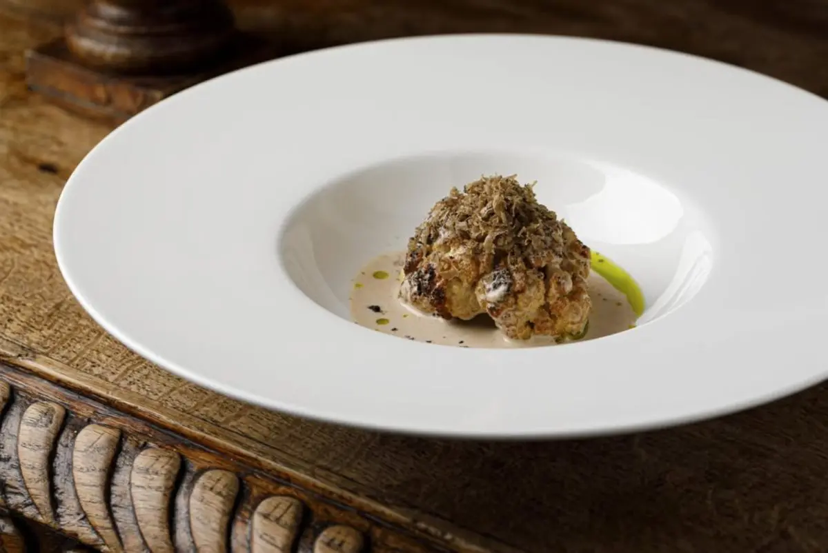 Cavolfiore, nocciole, tartufo del pollino, olio di finocchio di De Minimi. Foto di Alberto Blasetti
