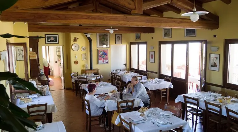 Sala da pranzo di Osteria Da Gemma a Roddino