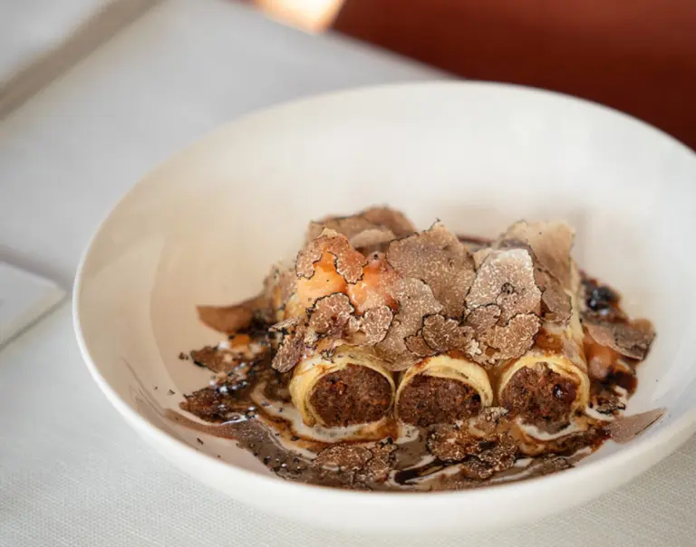 Cannelloni di guancetta, mela cotogna e tartufo nero di Casa Gasperoni