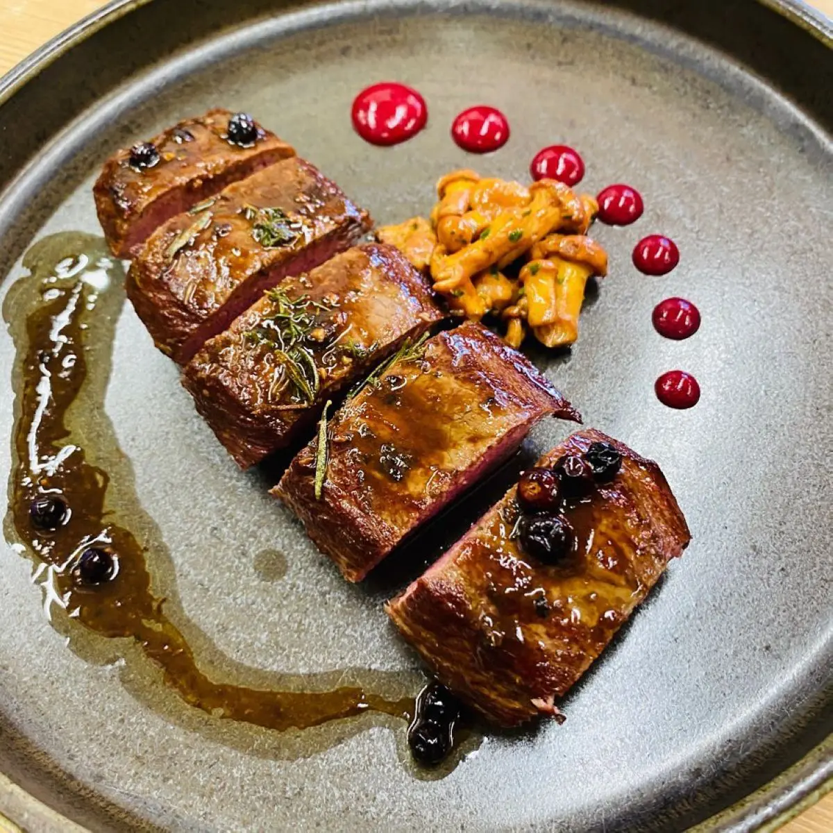 Cervo con salsa al ginepro di Oberraut