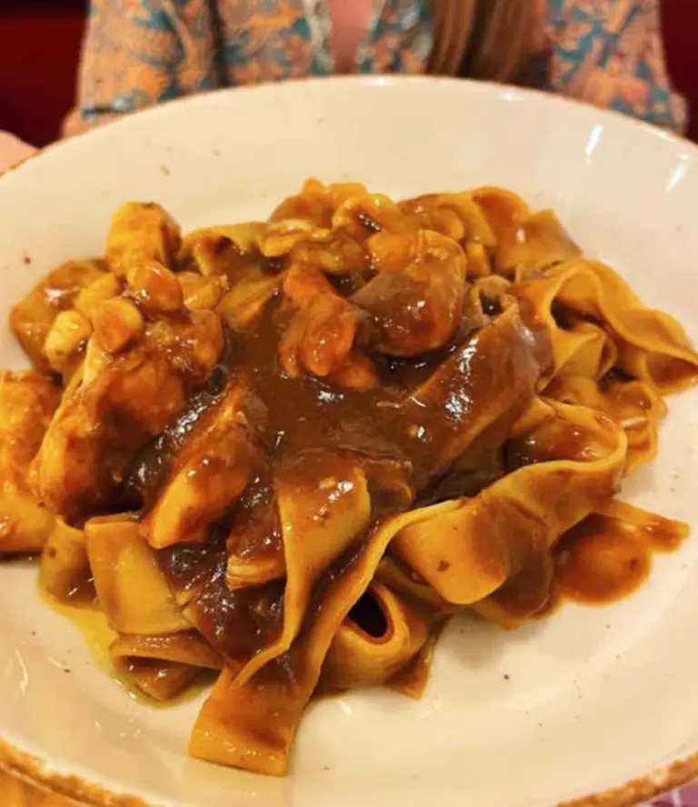 Pappardelle con rana pescatrice e rosmarino di Vino e Cibo a Senigallia