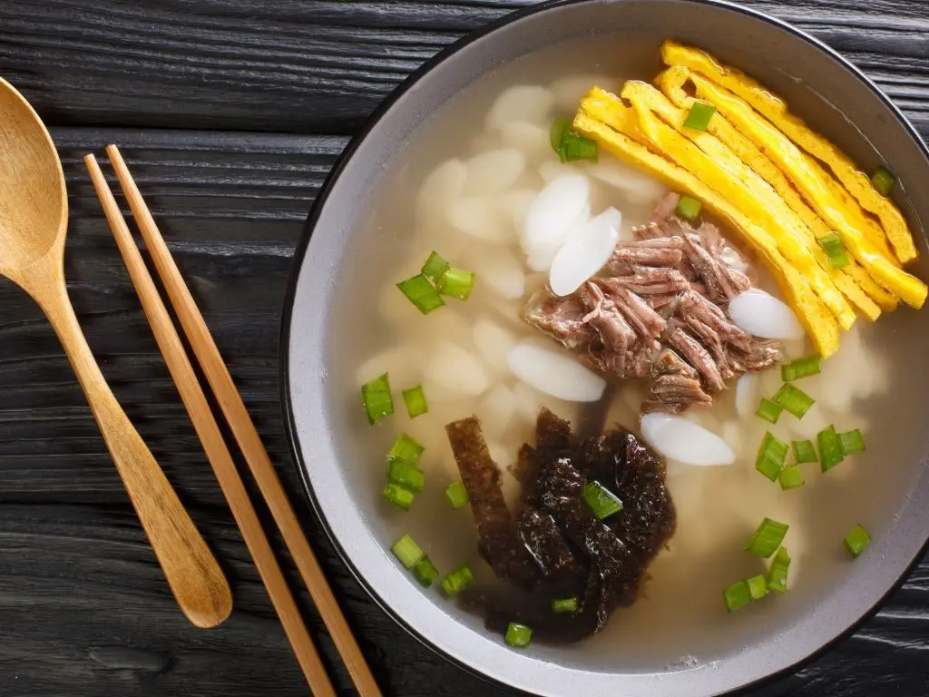 tteokguk coreano