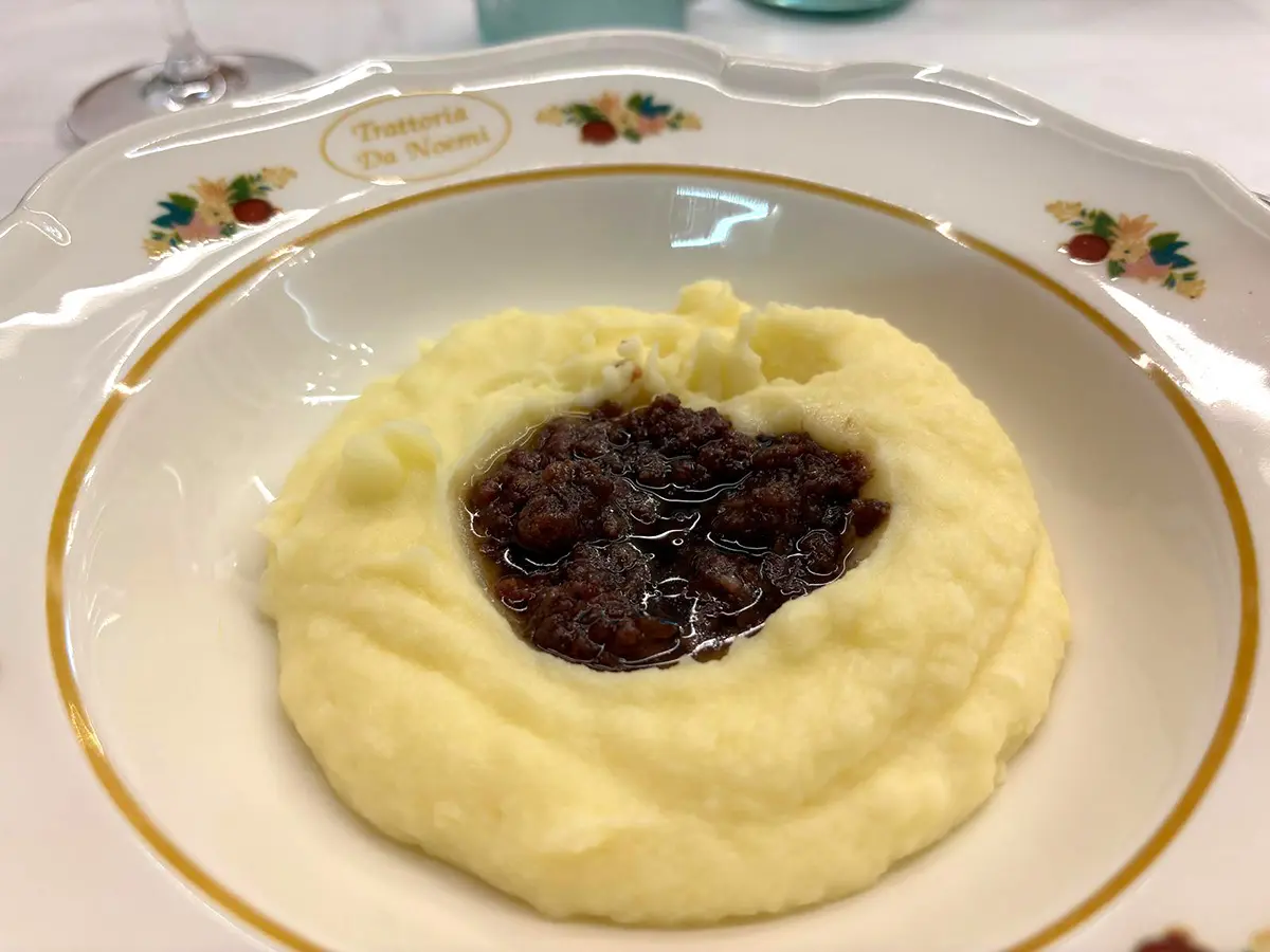 Wafer, spremuta e frutta