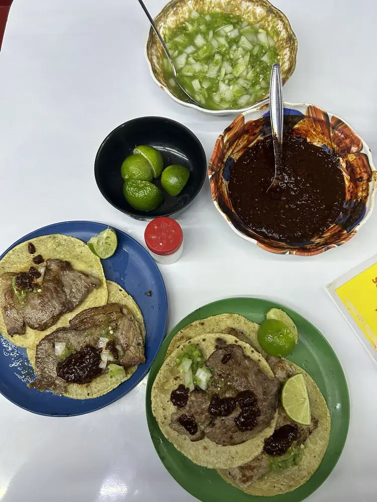 tacos e salse el califa del leon