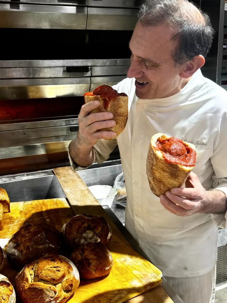 Cuzzetiello ripieno di polpette al sugo