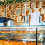 Il-bancone di Pier la boulangerie a Torino.jpg