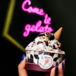 Gelato artigianale ispirato ai gusti degli anni ’80 nella gelateria La Fenice di Caserta