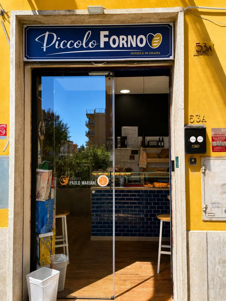 vetrina di Piccolo Forno a Centocelle