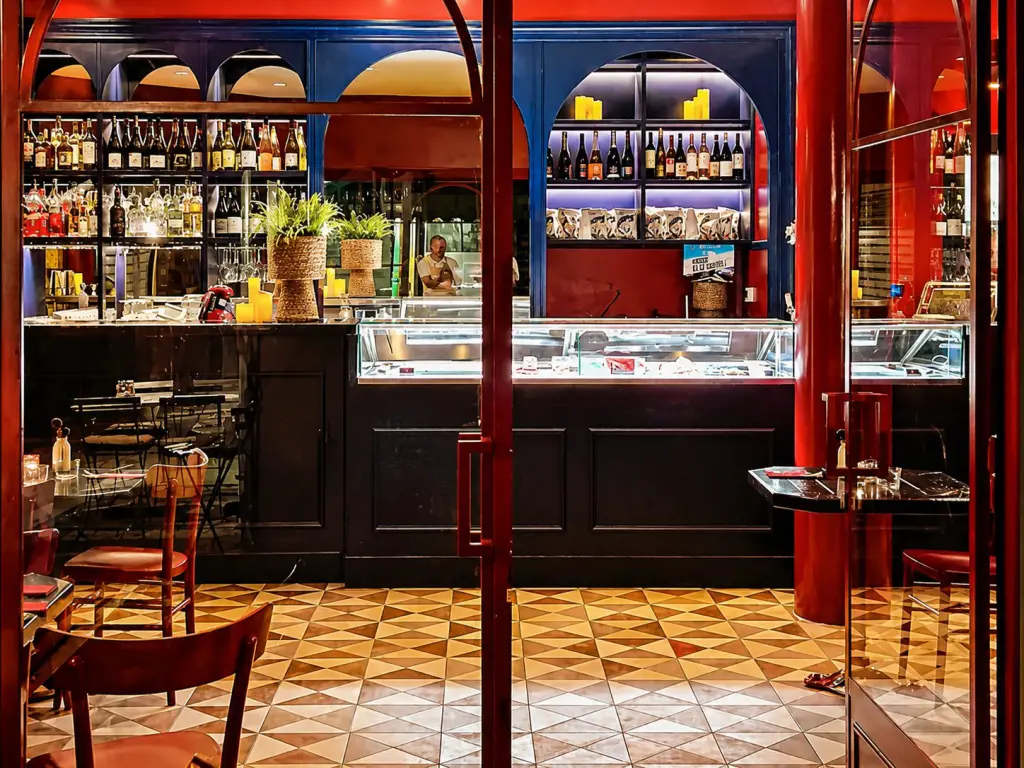 Il bistrot di pesce Alicina all’interno del mercato di Ponte Milvio a Roma