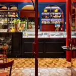 Il bistrot di pesce Alicina all’interno del mercato di Ponte Milvio a Roma