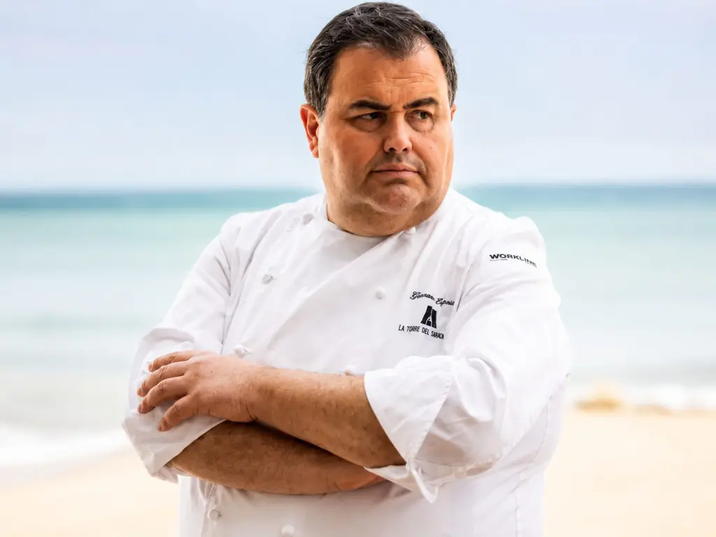 Ritratto dello chef Gennaro Esposito durante un’intervista sulla ristorazione italiana