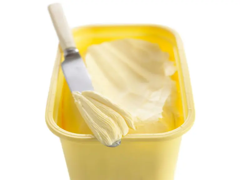 margarina vaschetta gialla coltello