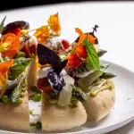 Pizza contemporanea di LoRo nel casale del Seicento a Trescore Balneario, vicino a Bergamo