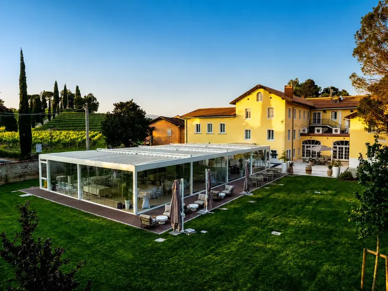 L’esterno con l’Orangerie di Villa Russiz nel Collio