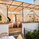 Tavola apparecchiata in un ristorante della Grecìa Salentina, nell’entroterra del Salento