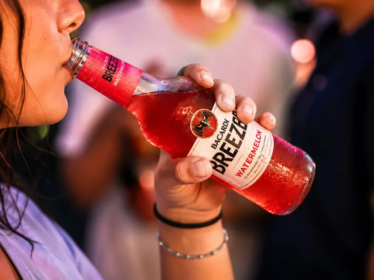 Bacardi Breezer, il cocktail ready to drink simbolo dei Millennials