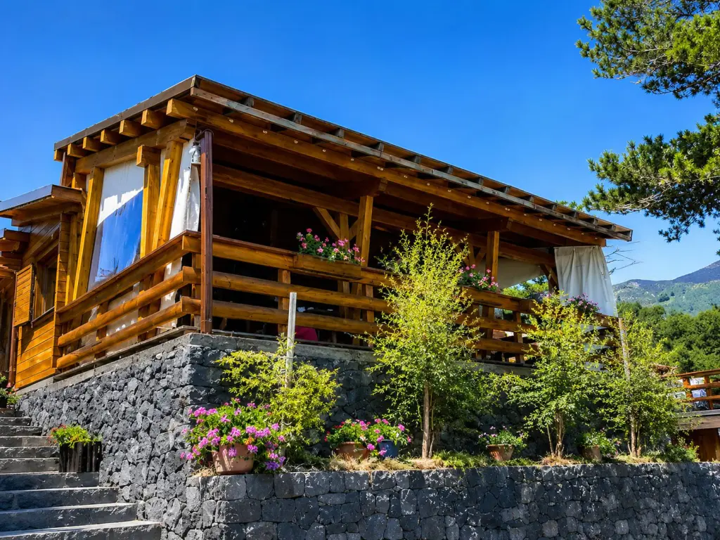 Lo chalet Monte Conca sul versante nord dell'Etna, nei pressi di Linguaglossa.